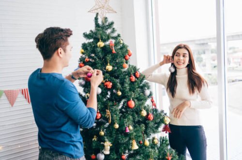 How To Make This Christmas The Best One Yet For Your Marriage: Creating Memories That Bring You Closer